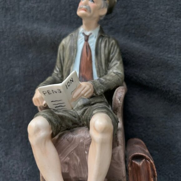 Vintage Ceramic Mailman Figurine Soaking Feet - Picture 3 of 7